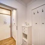 - Haus O, App 0o0106 *